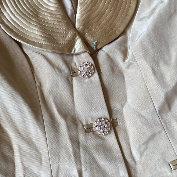 Executive Collection Gold Blazer - Picture 7 of 8